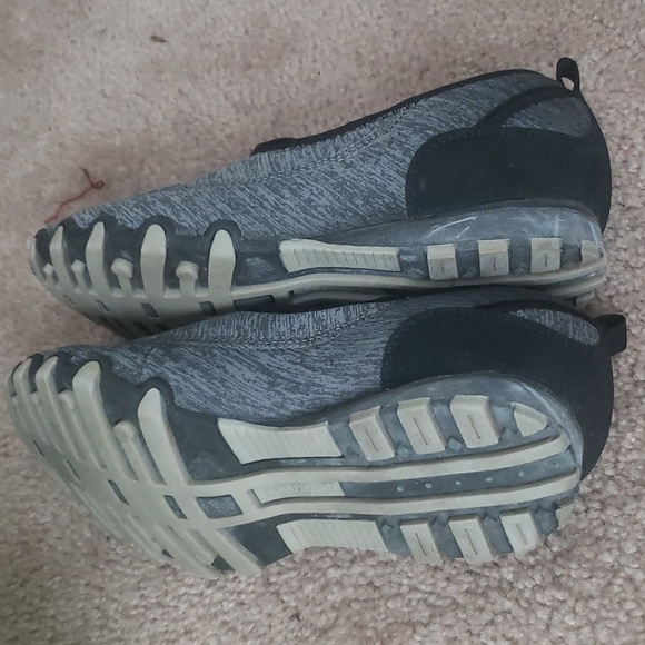 Super cute Comfortview walkers in excellent condition. Women's size 9 - Picture 5 of 6